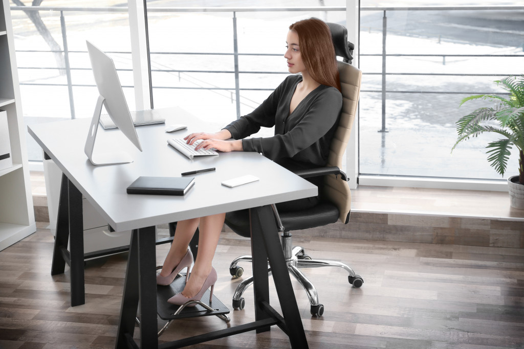 woman working with good posture