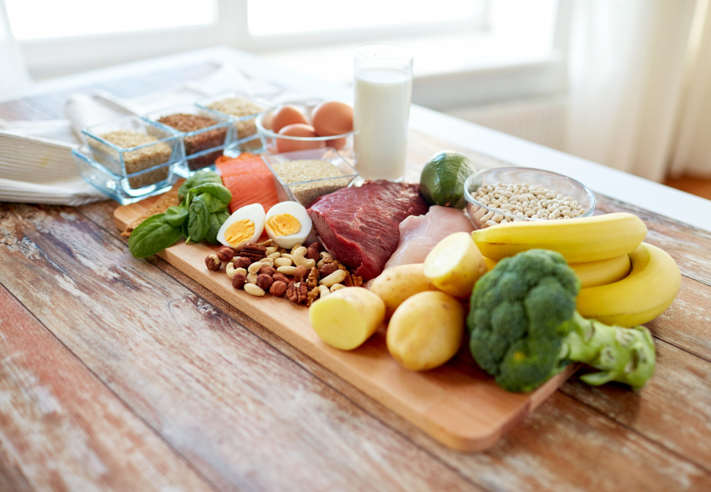 healthy fruits and vegetable prepared in a chopping board